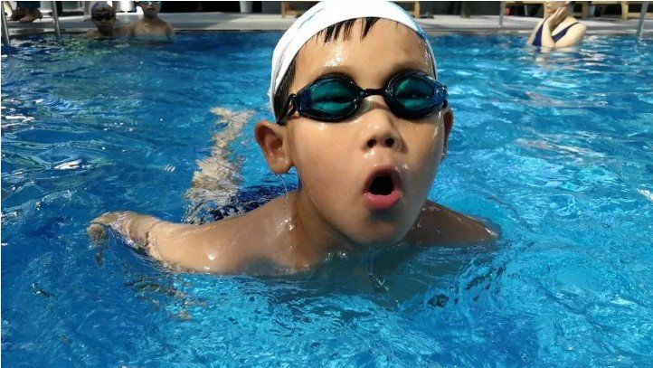 Why Every Child Deserves to Swim: Parents Turn to Kids Swimming Lessons for More Than Just Safety