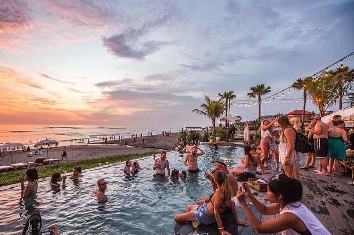 Maximize Travel Experience Through Online Flight Routes and Packages